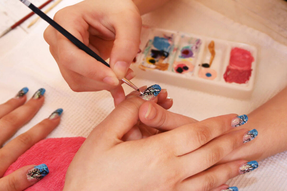 Nail Artist
